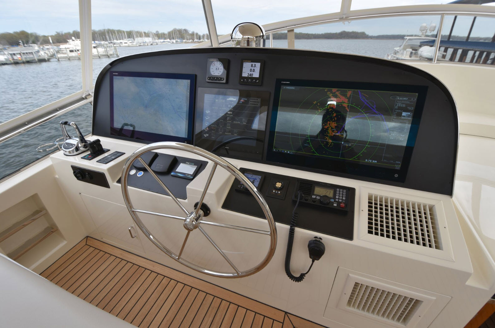 fleming-78-flybridge-helm