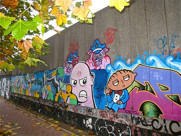 Graffiti in Arnhem with fall colours