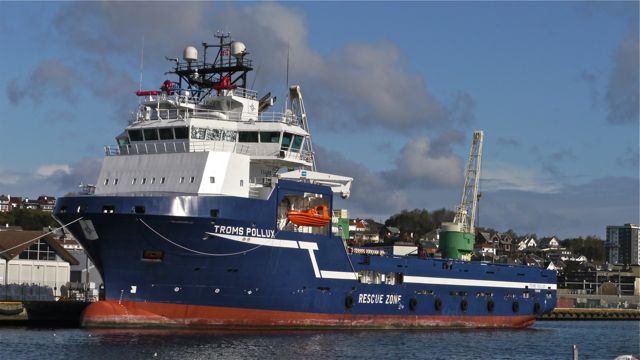 Rig service vessel
