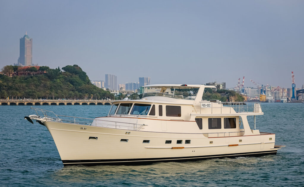 profile of fleming 85 in calm water